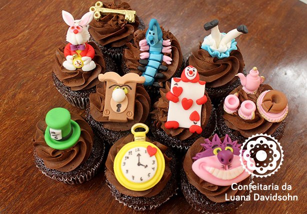 Cupcake Alice País das Maravilha | Confeitaria da Luana