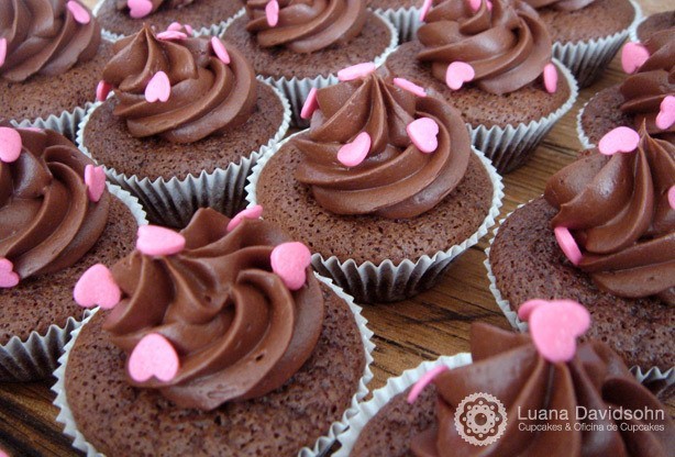 Cupcake de Chocolate com Corações | Confeitaria da Luana