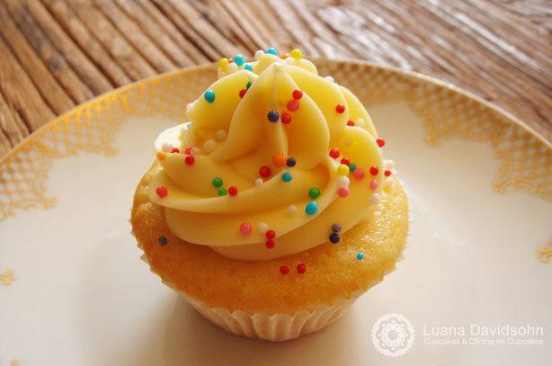 Cupcake de Chocolate Branco | Confeitaria da Luana