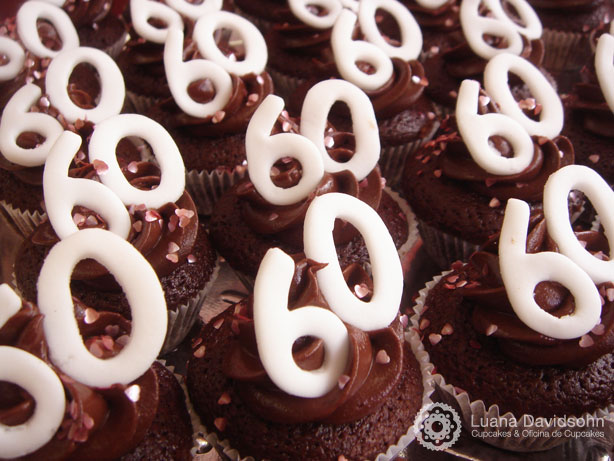 Cupcake 60 anos | Confeitaria da Luana