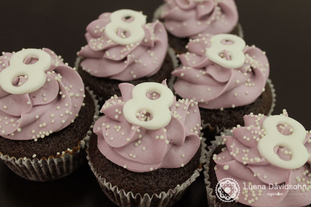 Cupcake Lilás 8 anos | Confeitaria da Luana