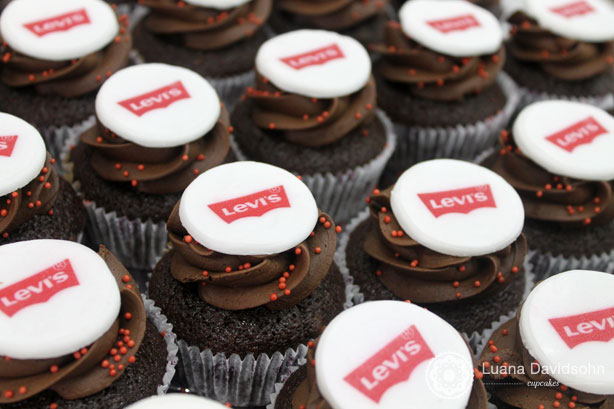 Cupcakes Chocolate com Logo | Confeitaria da Luana