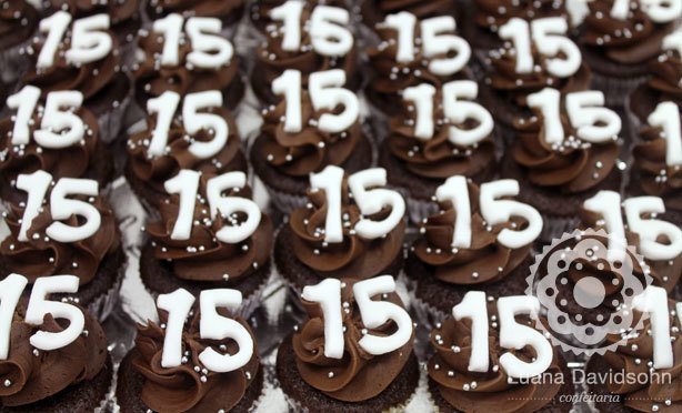 Cupcake Aniversário 15 anos | Confeitaria da Luana