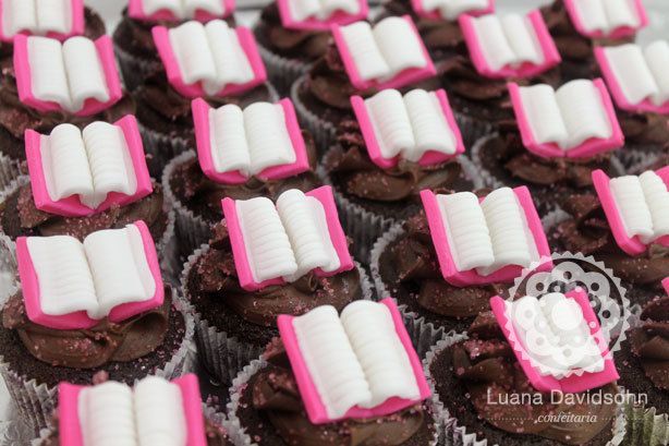 Cupcake Dia do Professor Livros | Confeitaria da Luana