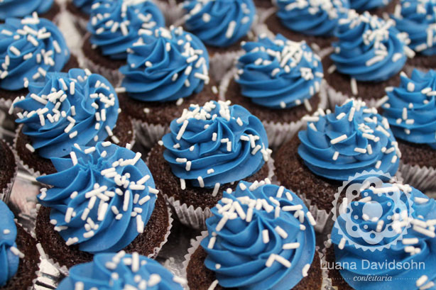 Cupcakes Azuis com Granulados | Confeitaria da Luana