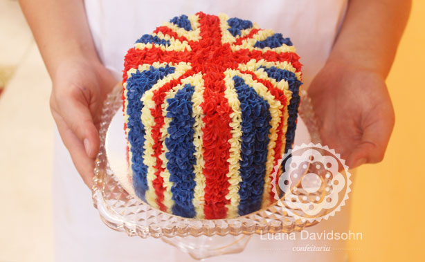 Bolo com bandeira da Inglaterra | Confeitaria da Luana