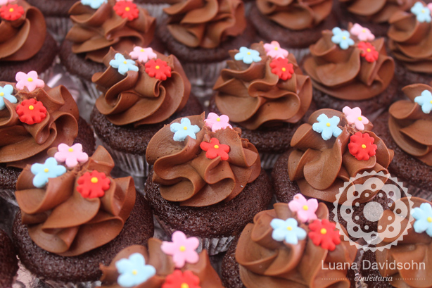 Chocolate e Florzinhas | Confeitaria da Luana