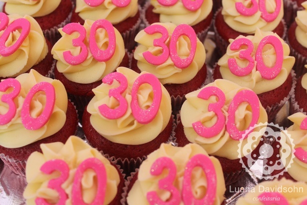 Cupcake 30 anos | Confeitaria da Luana