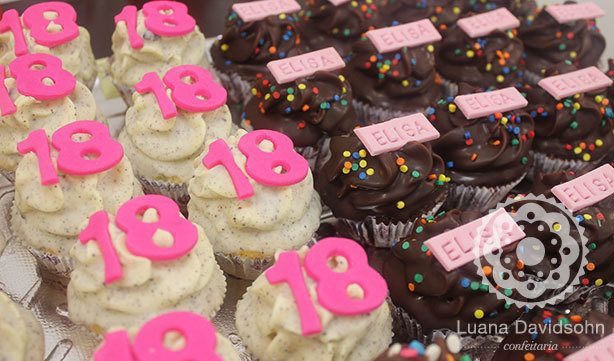 Cupcakes 18 Anos Rosa | Confeitaria da Luana