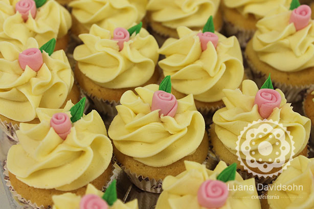 Cupcakes Princesa Rosa e Azul - Confeitaria da Luana