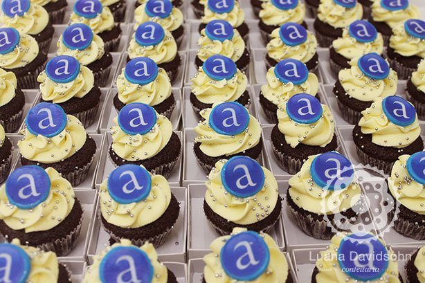 Cupcakes com Logomarca Comestível