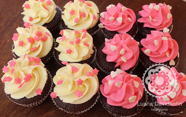 Mini cupcakes estrelas e corações | Confeitaria da Luana