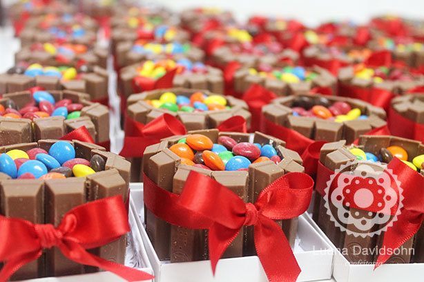 Mini Bolo Kit Kat e Confetes | Confeitaria da Luana