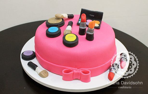 Pink maquiagem  Bolos de aniversário de maquiagem, Bolos de