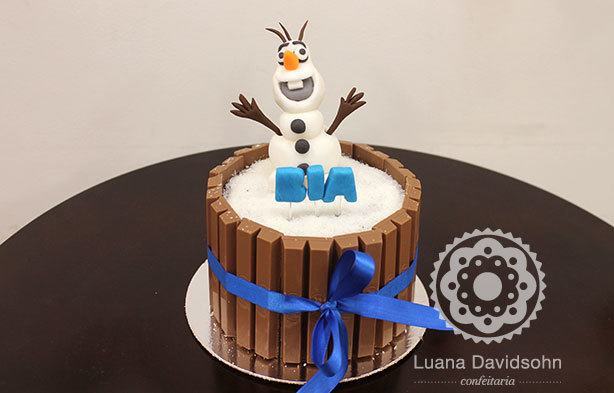 Bolo Olaf Kit Kat Frozen | Confeitaria da Luana