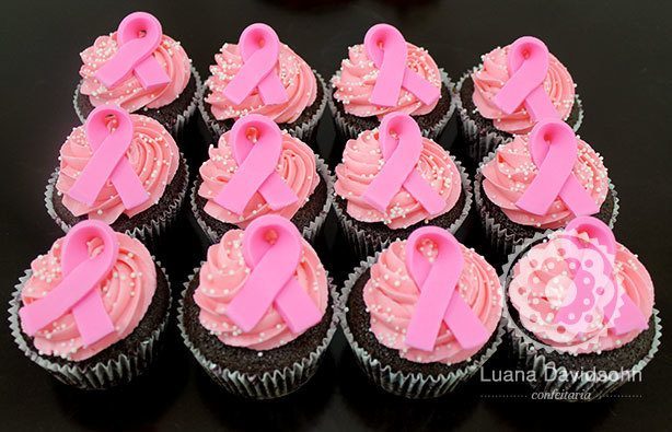 Cupcake Outubro Rosa com Chocolate