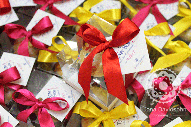 Cupcakes Dia da Mulher Personalizados | Confeitaria da Luana