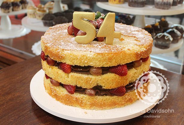 Bolo Naked Cake com Chocolate