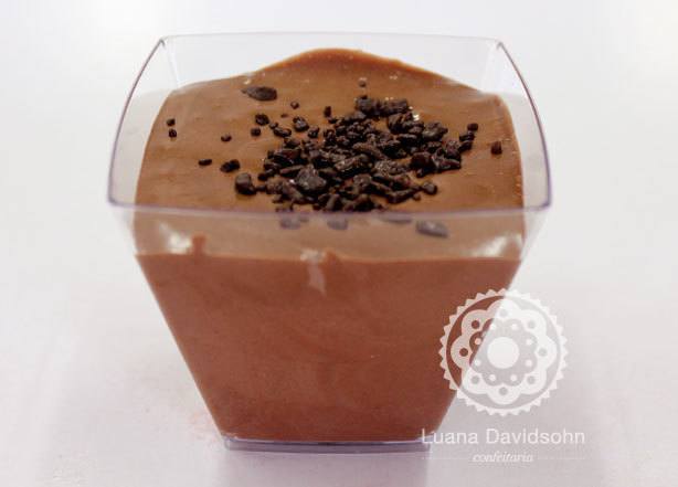 mousse-de-chocolate-com-logomarca